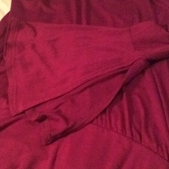 Stunning top with bell sleeve - Picture 6 of 6